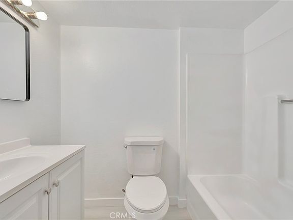 5th image of 609 E Phillips Blvd