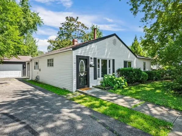 15 Johnathan Rd, Lake Zurich, IL 60047