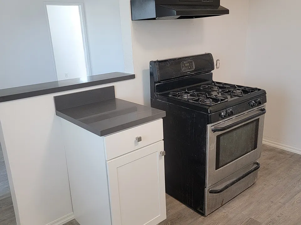 1232 W Florence Ave #6