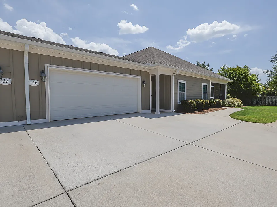 438 Nandina Ct