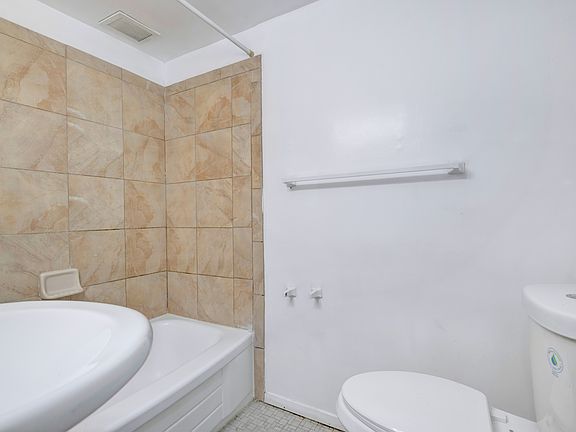 3rd image of 537 Wilson Bridge Dr APT A1
