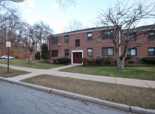 2 Lawrence Dr APT B, White Plains, NY