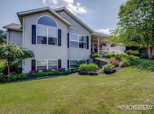 6670 Briars Edge Ct NE, Rockford, MI 49341