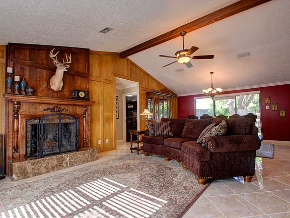 4th image of 204 Joann Pl