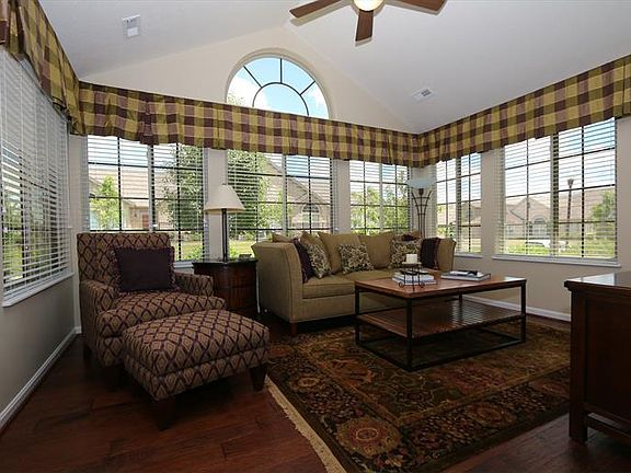 2nd image of 9287 Elizabeth Ln