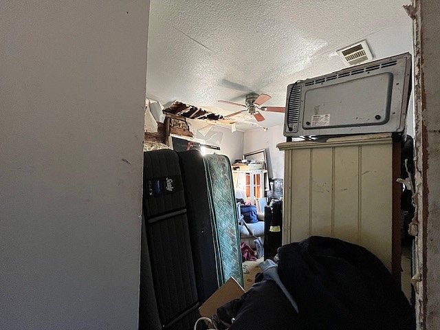 2nd image of 4118 Furey St