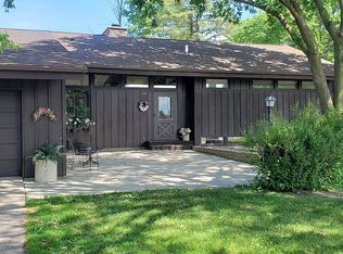 551 3rd St E, Bird Island, MN 55310