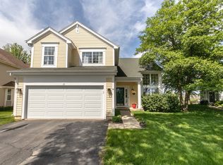 15 Coventry Ct, South Elgin, IL 60177