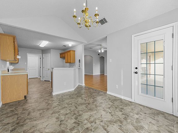 5th image of 951 Aaron Dr