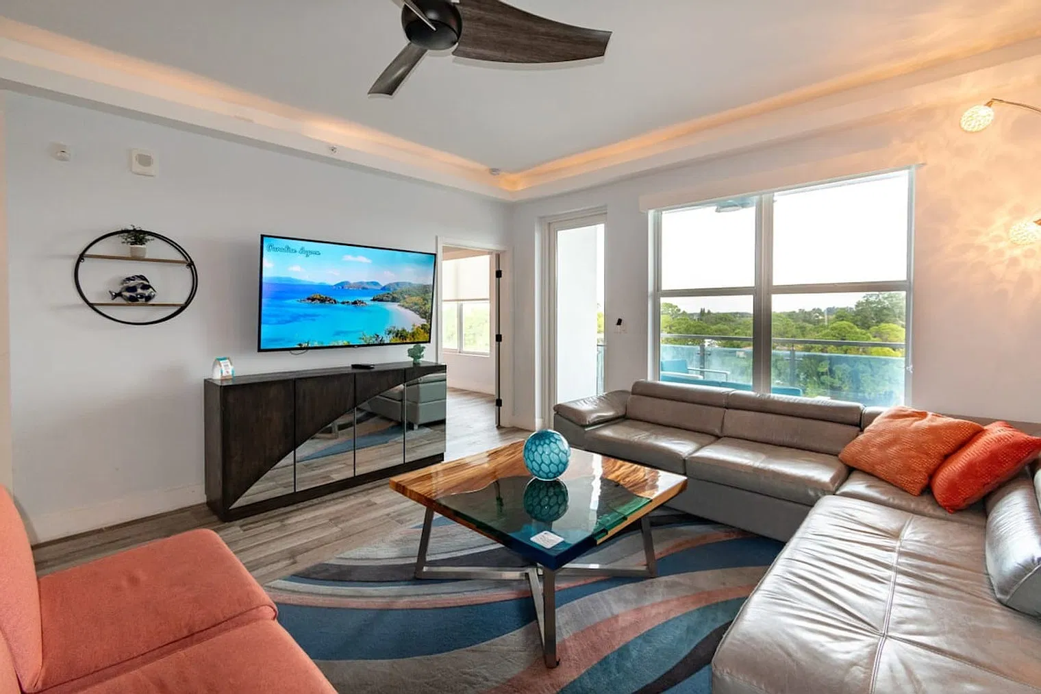 3 bed, 2.0 bath, 1259 sqft, $6,160 — Photo 2