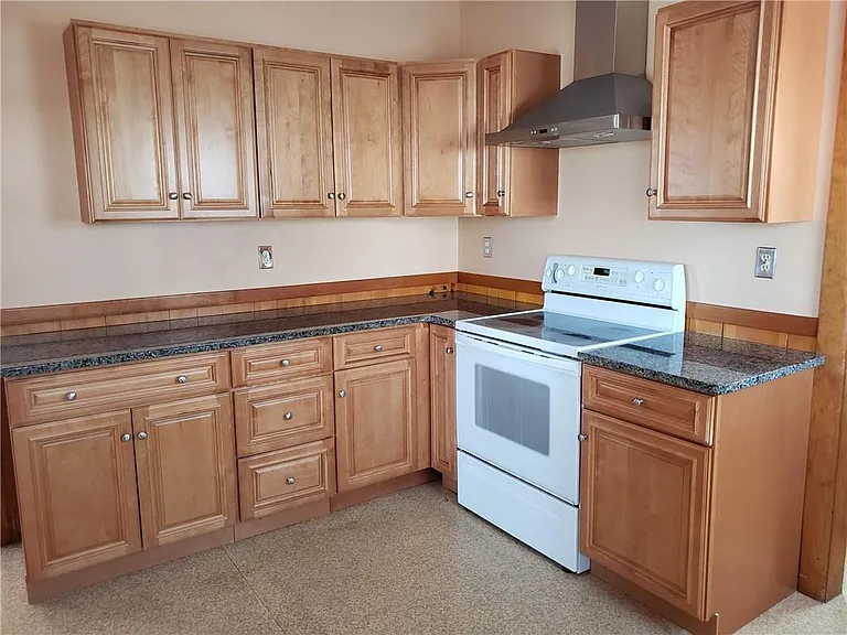 40 E Barrows St #2 — Photo 6