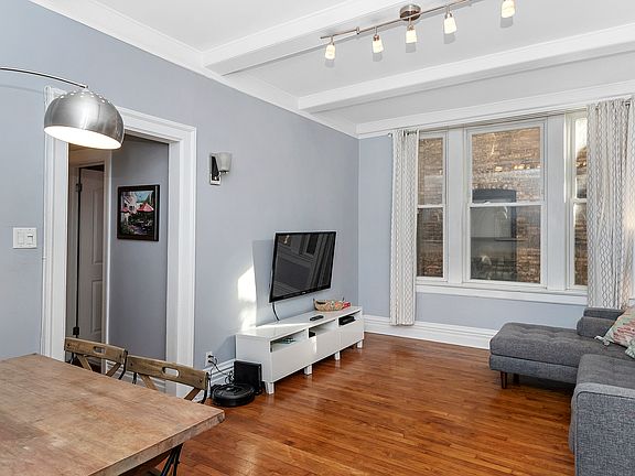 5th image of 4022 N Clarendon Ave APT 201