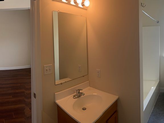 3rd image of 301 E Main St Unit 3