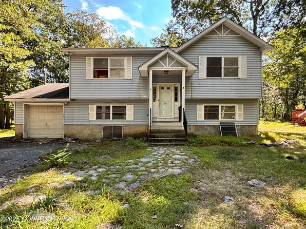 1397 Bear Dr, Bushkill, PA 18324