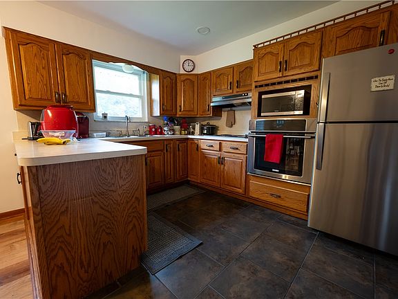 4th image of 1017 Shenango Rd