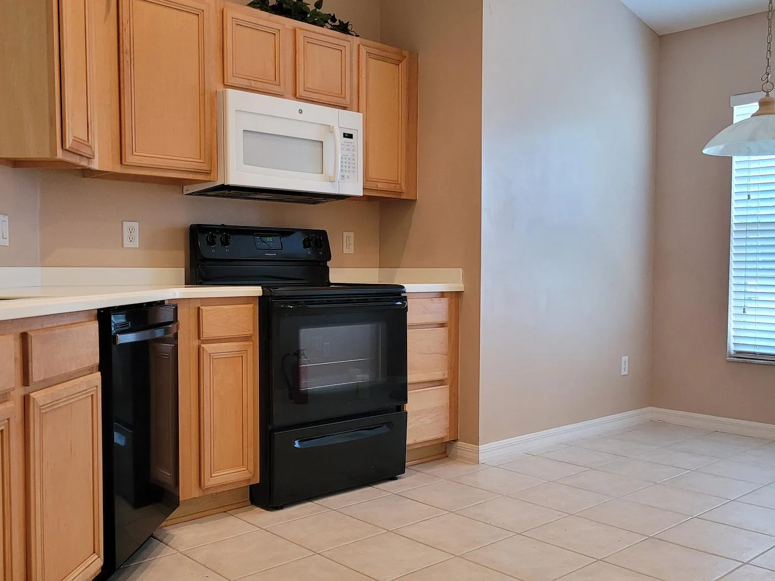 170 Richmond Dr — Photo 1