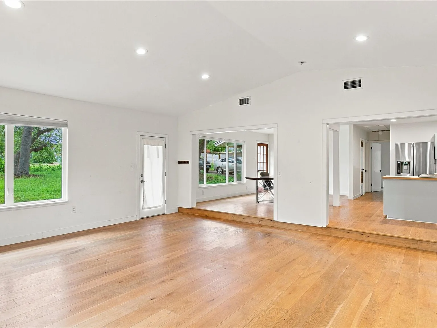 3 bed, 2.0 bath, 1466 sqft, $2,650 — Photo 4