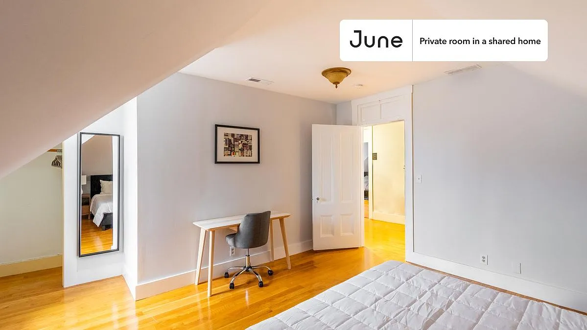Queen bedroom in 5 bed/2.5 bath home in Newton Corner #1463 C — Photo 3