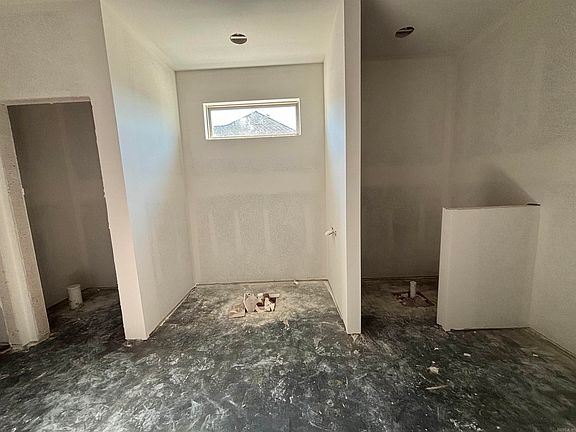 5th image of 742 Grand Valley Loop