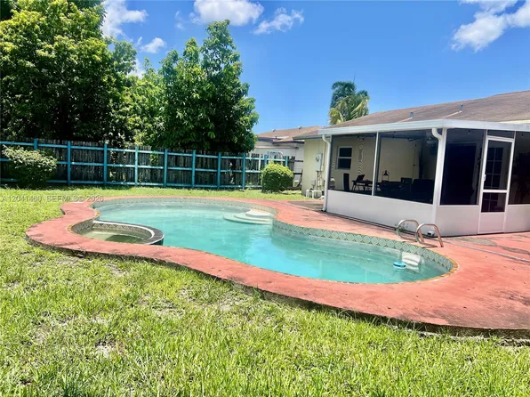 326 SW 79th Way, North Lauderdale, FL 33068