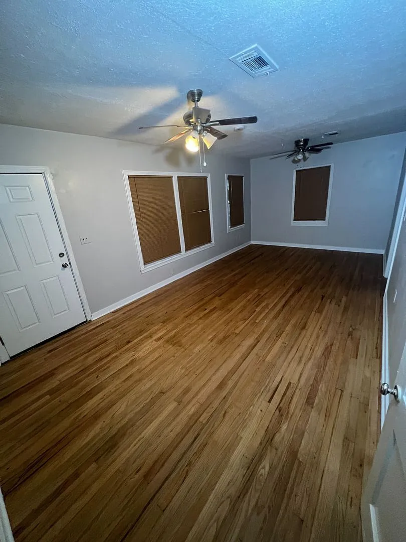 Building Photo - 3718 Northbrook Dr