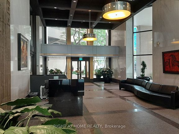 4th image of 33 Harbour Sq #2431