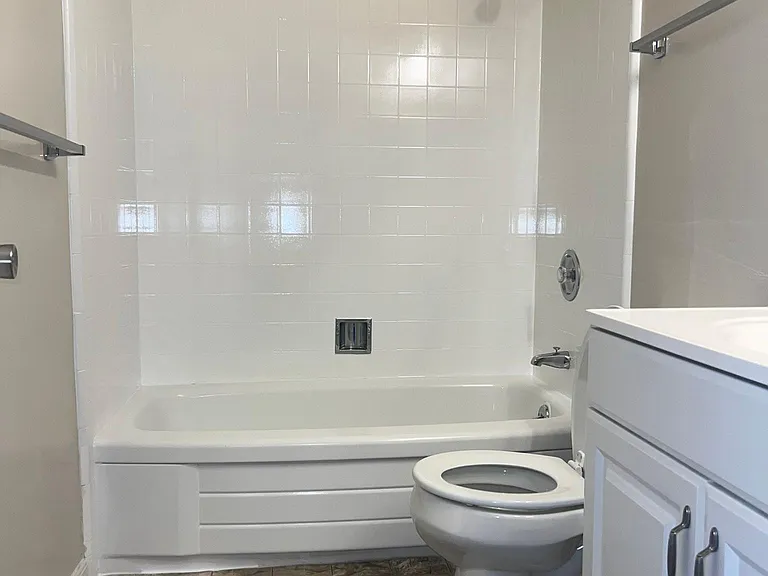 Lamplighter Apartments — Photo 9