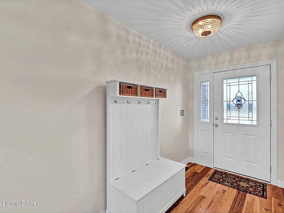 5th image of 90 Frost Ct