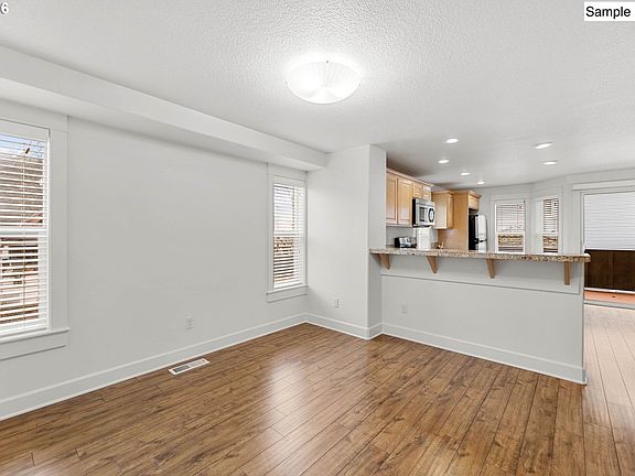 5th image of 2301 SE 12th Ave #3