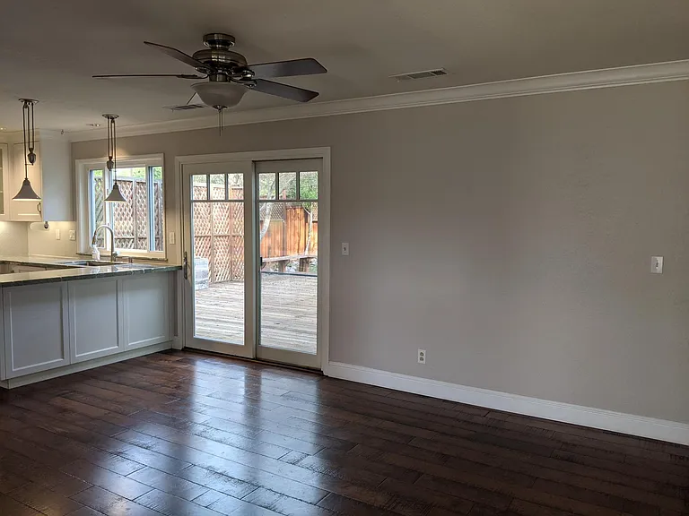 2416 Shoreline Dr — Photo 7