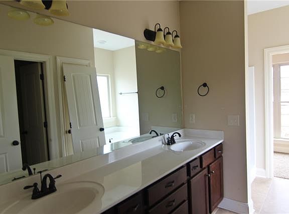 5th image of 2303 Telford Ln