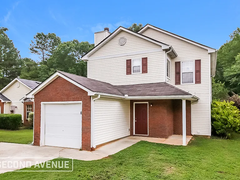 1710 Riverchase Cir NE — Photo 1