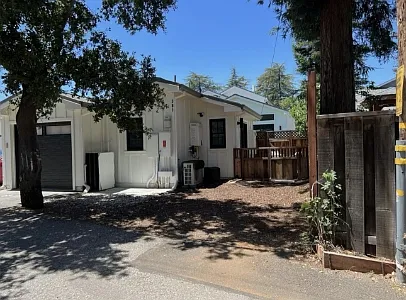 581 University Ave #A Photo 1
