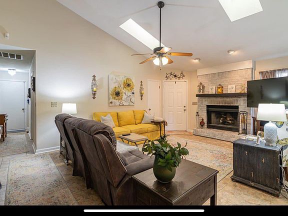 3rd image of 1441 Maplebrook Dr