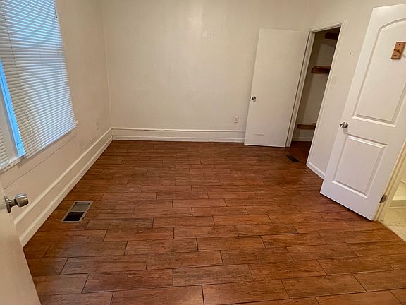 5th image of 1076 Curran St NW