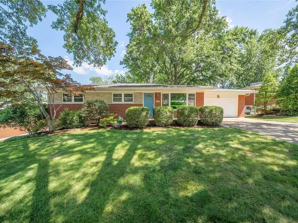 9121 Medallion Ct, Saint Louis, MO 63126