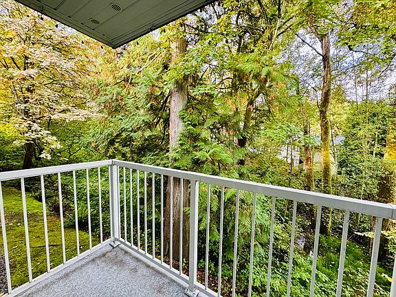 2nd image of 12315 NE Woodinville Dr APT 209