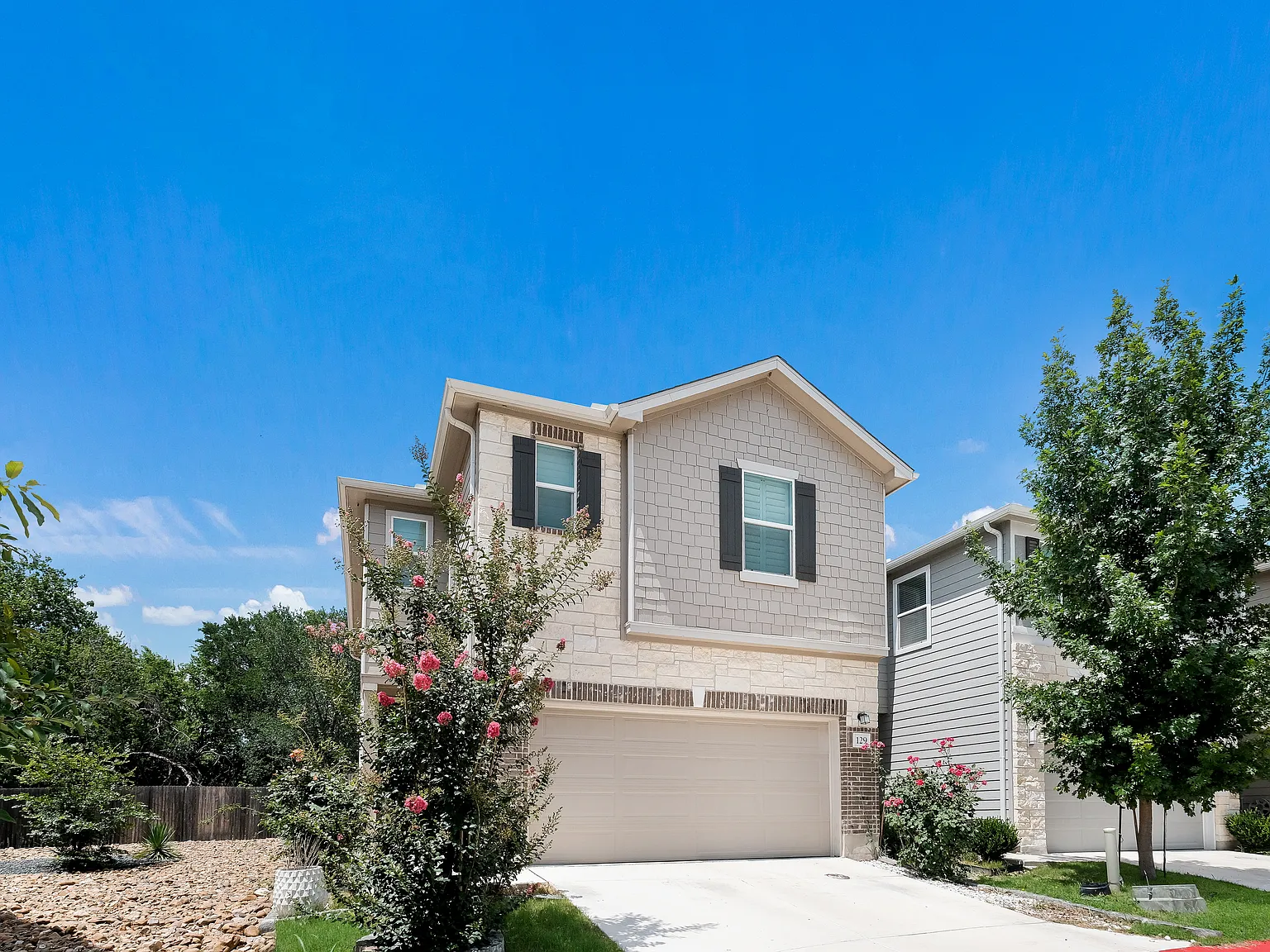 3 bed, 2.5 bath, 1860 sqft, $2,050 — Photo 4