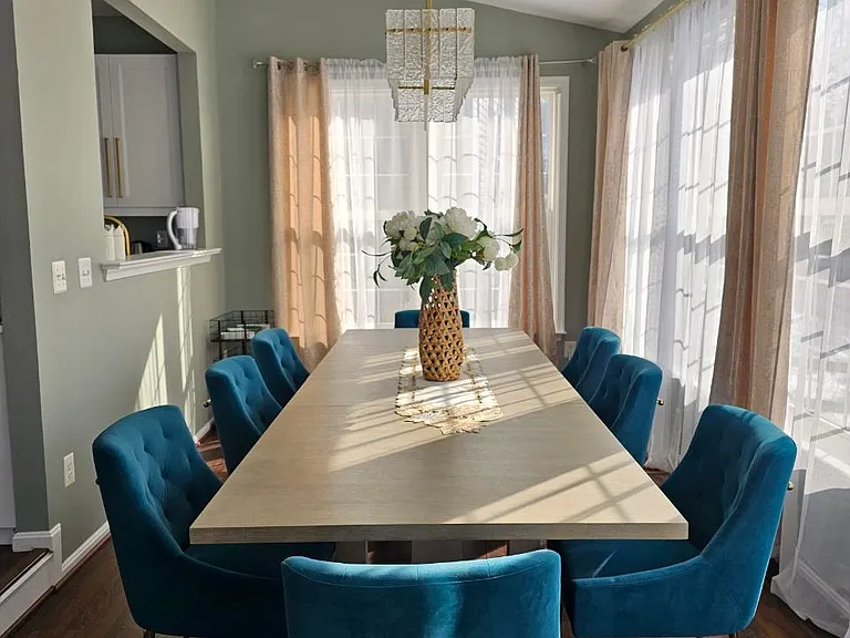 Iris Dr — Photo 11