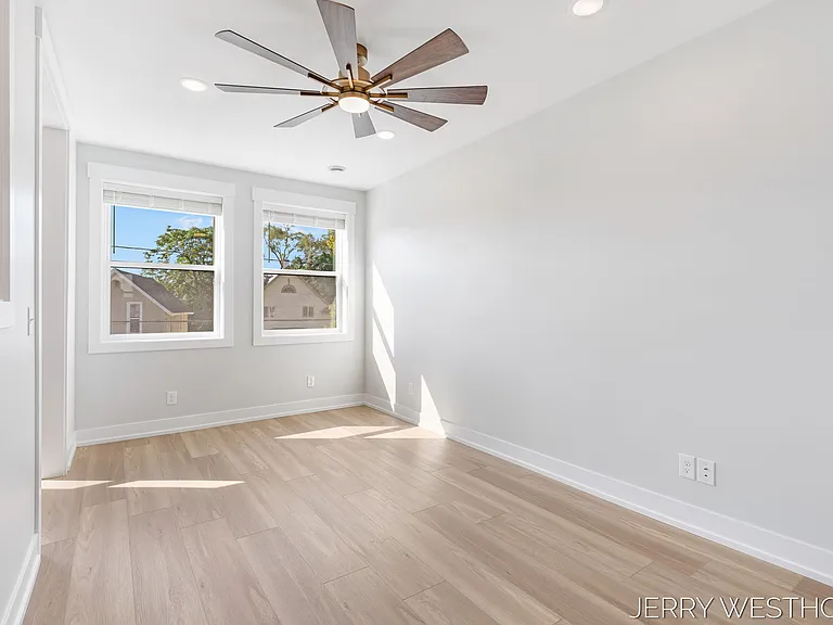 715 Butterworth St SW #4 — Photo 7