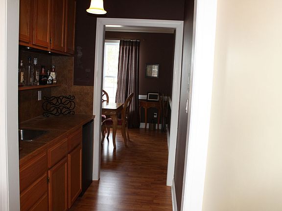 Wet Bar/ Butler Pantry