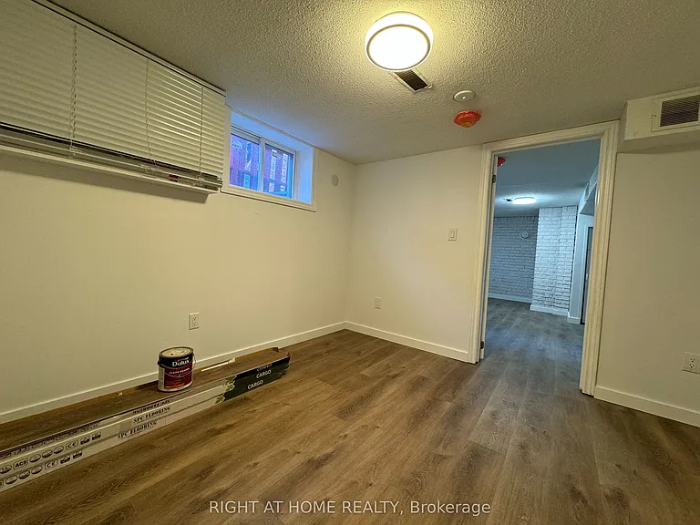 950 Queens Blvd #LOWER — Photo 11