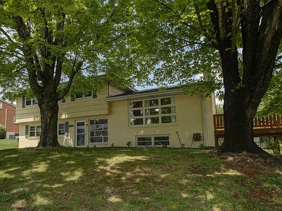 2nd image of 4007 Belle Meade Dr