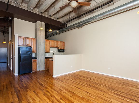 3rd image of 1645 W Ogden Ave Unit 321