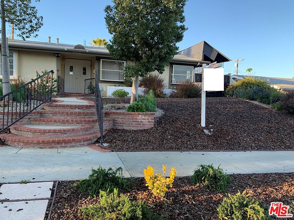 1st image of 20523 Oxnard St