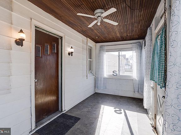 4th image of 2513 Wagner Ave