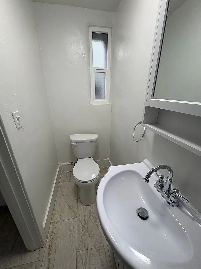One Bedroom in Central Chinatown Location! — Photo 4