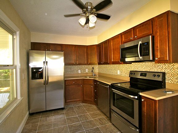 5th image of 583 Virginia Ave