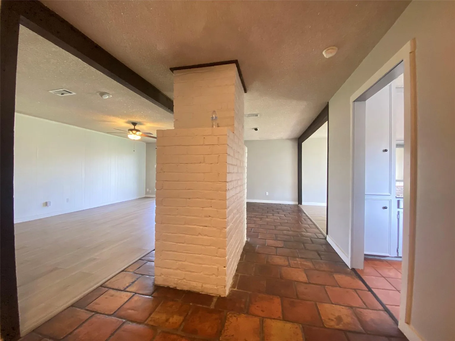 3 bed, 2.0 bath, 1640 sqft, $1,875 — Photo 4