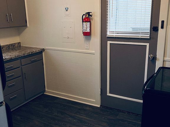 2nd image of 813 S I St